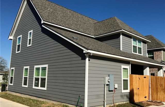 111 Ehlinger Drive Gallery 4