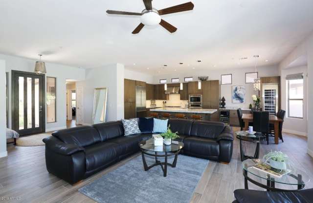 9032 N LONGFEATHER Drive Gallery 3