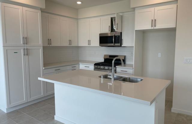 Modern 3BR Townhome in Neuhouse | Resort Pool, Prime Ontario Ranch Location Gallery 3