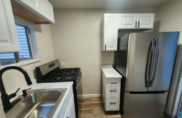 Charming 4BR Home in Pittsburgh, Section 8 Considered!! Gallery 4