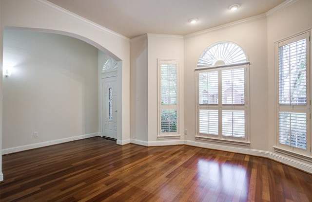 4828 Holly Berry Drive Gallery 4