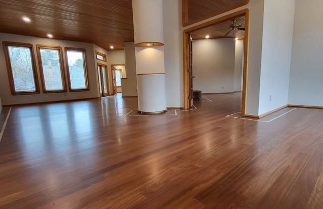 (4) Bed/(3) Bath Custom Home in SW Norman! Gallery 4