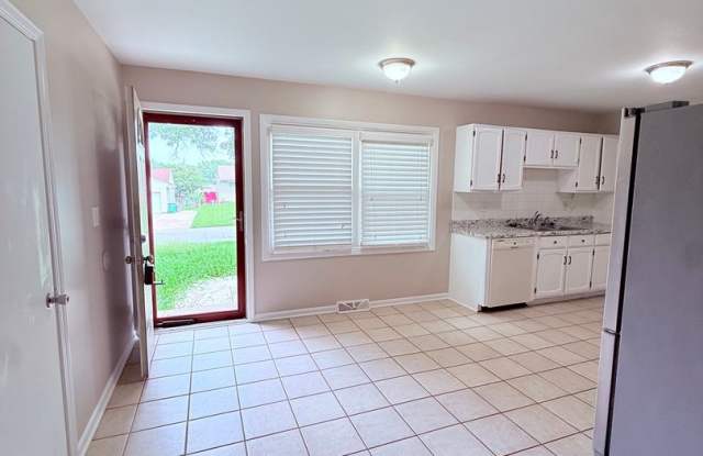 MOVE IN TODAY: Remodeled 4-Bedroom Home in Lee’s Summit! Gallery 4