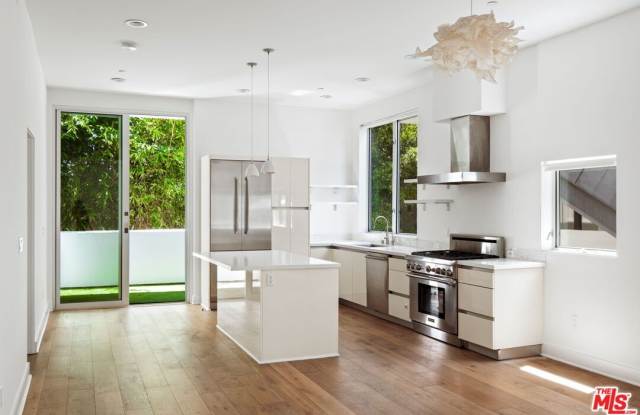 616 N Croft Ave unit: 6 photos photos