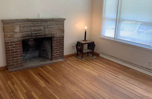 2 Bedrooms  1 Bathroom - East end of Barberton photos photos