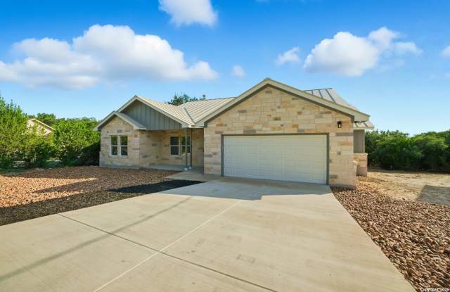 207 DEER OAKS DR Gallery 3