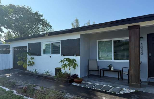 1040 SW 30th Ave photos photos