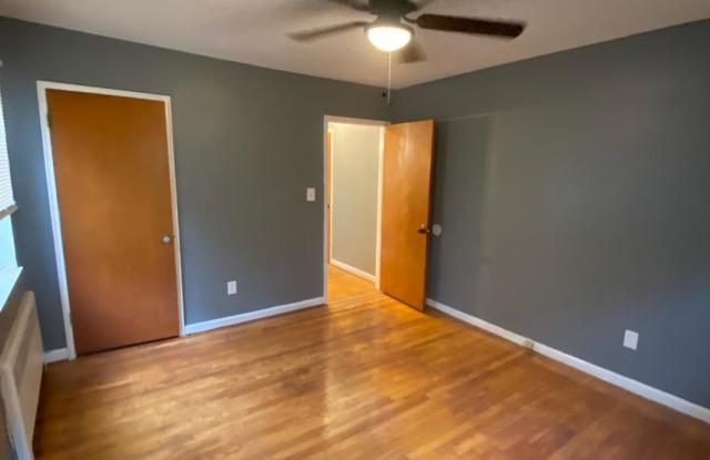 4434 Ridgeview Avenue - 3 photos photos