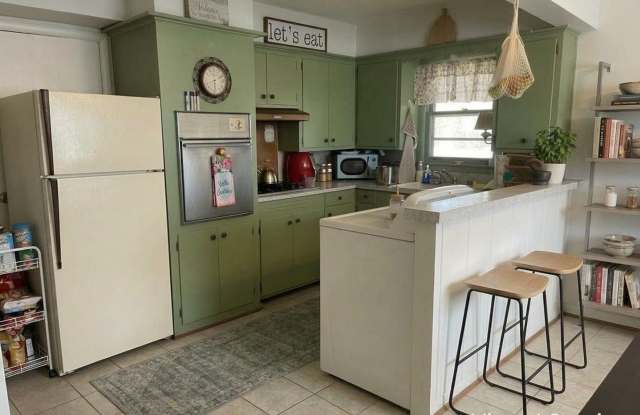 2 Bed 1 Bath House With Garage Gallery 4