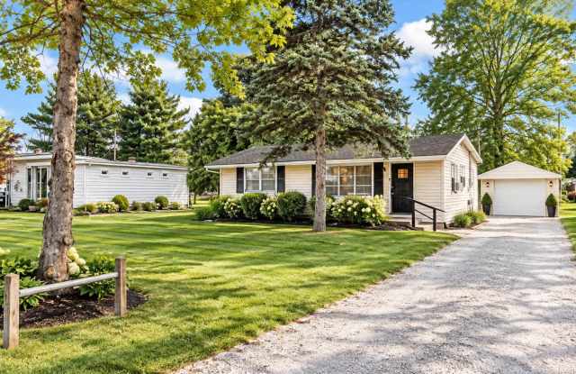MOVE-IN SPECIAL! YOUR DEPOSIT MOVES YOU IN! Gallery 3