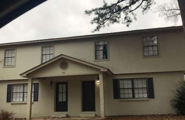 Excellent Location! 3 Bed 2.5 Bath Townhouse! photos photos