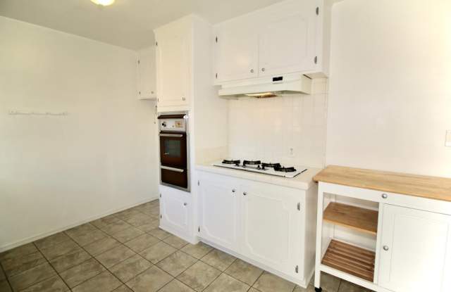 11126 Laurel Canyon Boulevard Gallery 4