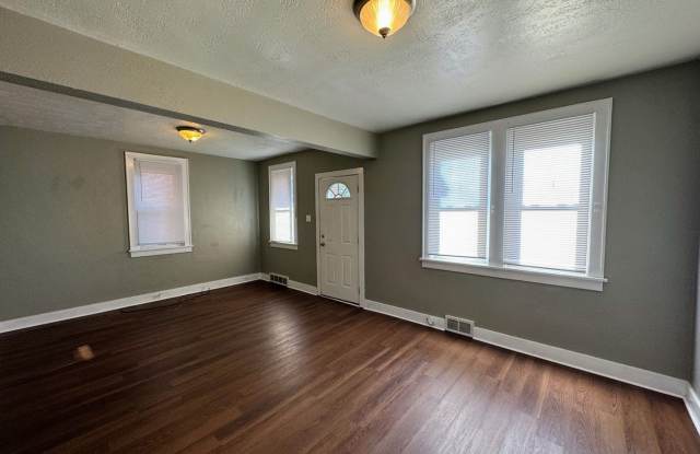 2 bed 1 bath - nice updates, central air, laundry, off street parking - 2314 Wolford Street, Pittsburgh, PA 15226