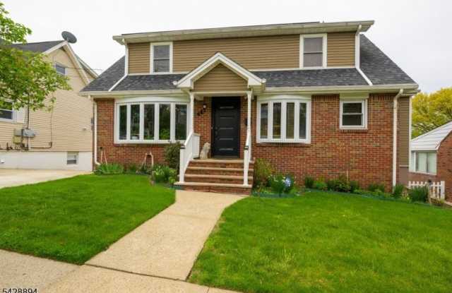 487 Macarthur Ave photos photos