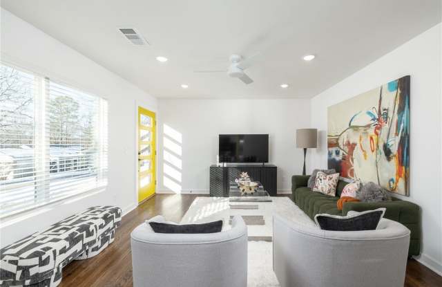 568 E Rebecca Street photos photos