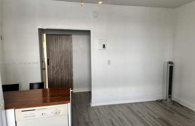 637 12th St photos photos