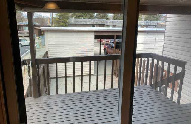 Updated 2 Bedroom 1.5 Bath Townhome Walking Distance To Downtown Whitefish, $2000 Gallery 4