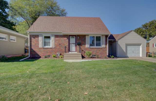 Completely renovated 3 bed home - 1927 36th Street, Moline, IL 61265