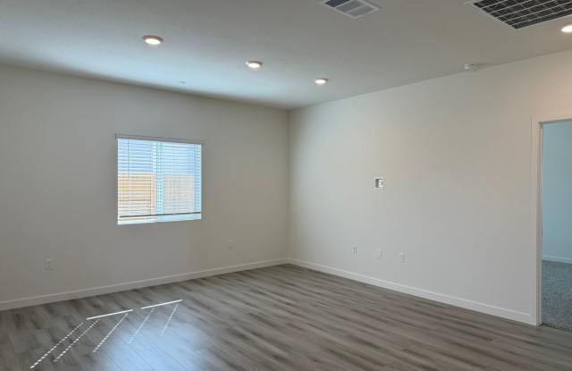 Beautiful 4 bed 2 bath located in West Roseville! Gallery 4