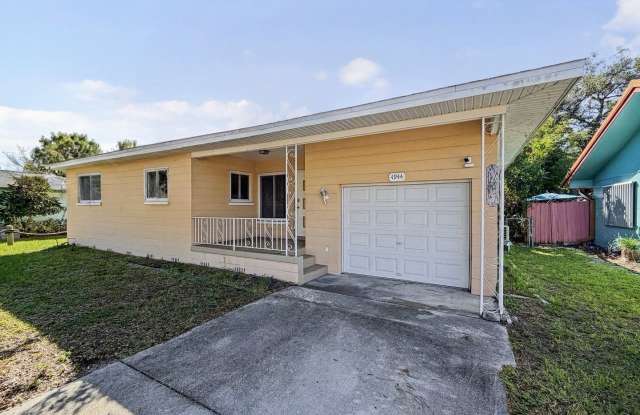 Recently Updated Gulfport Home with a Spacious, Fenced Backyard – For Rent! 2bed | 1bath Gallery 1