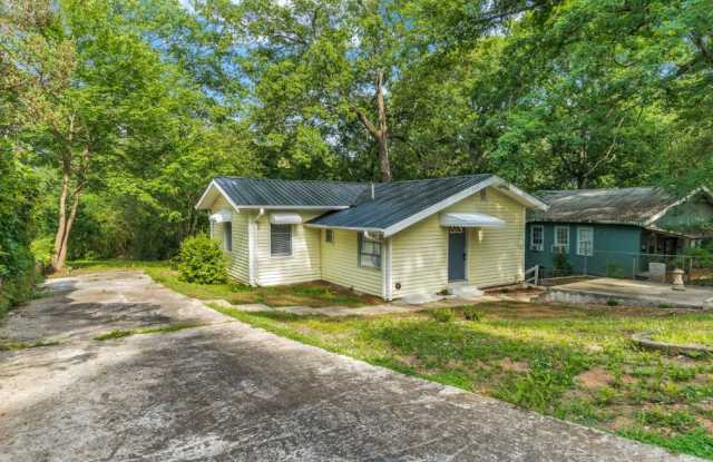 Now Accepting Section 8 Vouchers! Charming 2BR in Adamsville – Granite Kitchen, Bonus Room, Pet-Friendly! Gallery 3