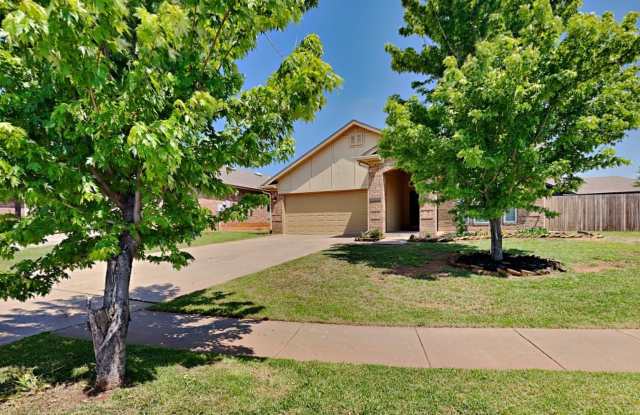 3 Bedroom 2 Bath 2 Car Garage in Deer Creek Schools Gallery 3