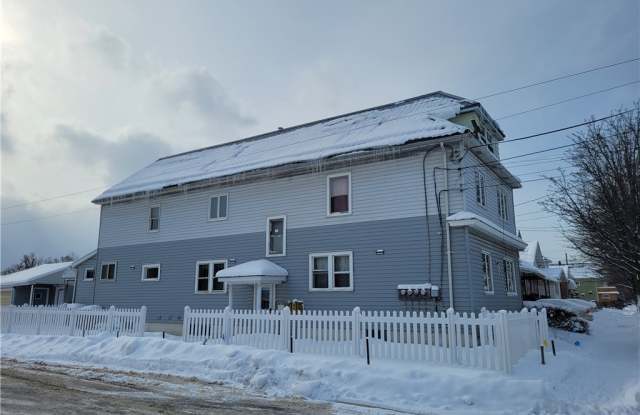 369 Reiman St (lower middle) Gallery 2