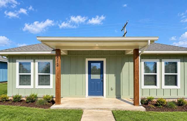 Beautiful 2-Bedroom Cottage with Modern Upgrades | Blackwell, OK Gallery 1