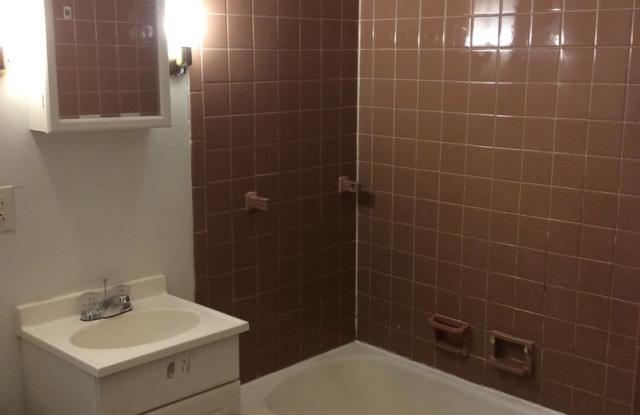 First floor in West End-Close to public transportation Gallery 3
