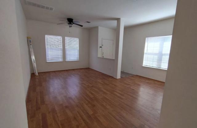 Room in 4 Bedroom Home in Leander Gallery 4