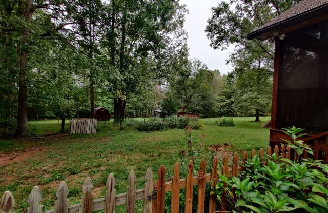 3 bedroom home on large lot Gallery 4