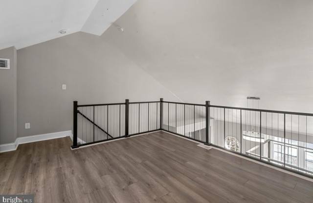 8609 HAWK RUN Terrace Gallery 3