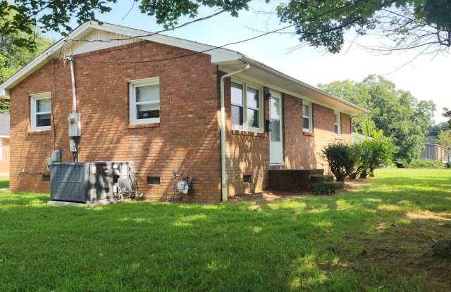 Small 2 Bedroom, 1 Bath House FOR RENT in Kernersville photos photos