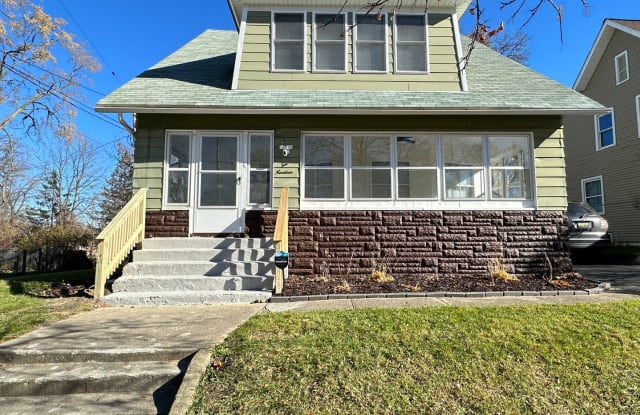 1019 S Milwaukee St - 1019 South Milwaukee Street, Jackson, MI 49203