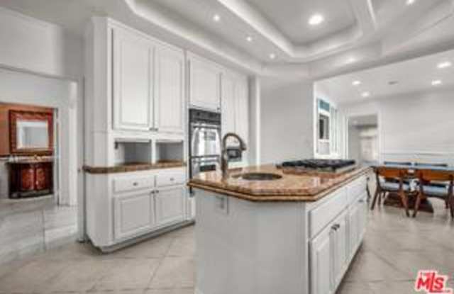 10810 Rochester Avenue photos photos