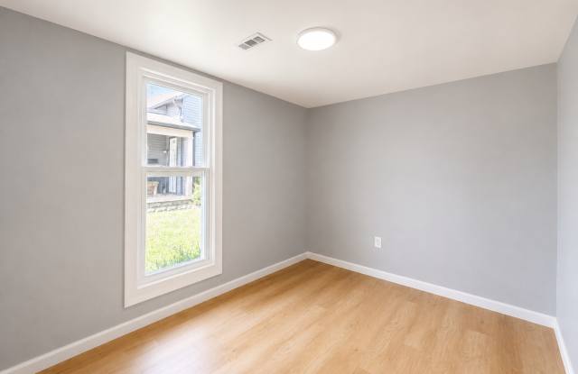 606-608 W North stUnit 608-1 Gallery 4