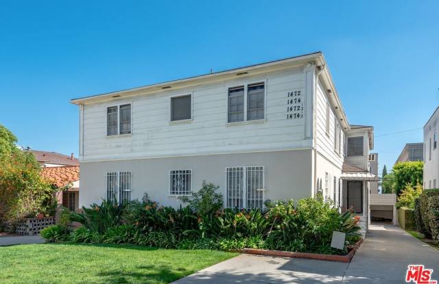 1474 1/2 Reeves St Gallery 1