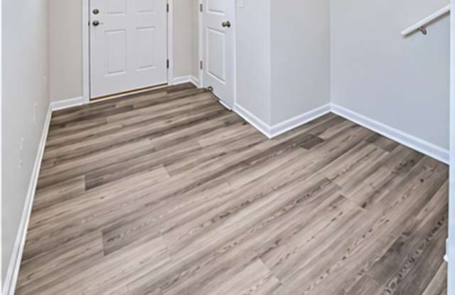 Modern Townhome with Attached Garage, Granite Kitchen & Private Deck Gallery 4