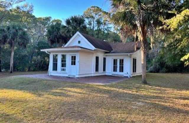 ***BEAUTIFUL QUAINT HOME NEAR MAYRIVER*** - 44 Vinel Lane, Beaufort County, SC 29910