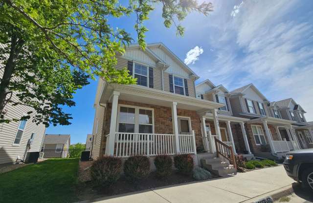 3 Bed 3 Bath Townhome Minutes from Ft. Carson!! - 2717 Tumblewood Grove, Colorado Springs, CO 80910
