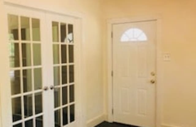 1586 Pearson Street Gallery 4
