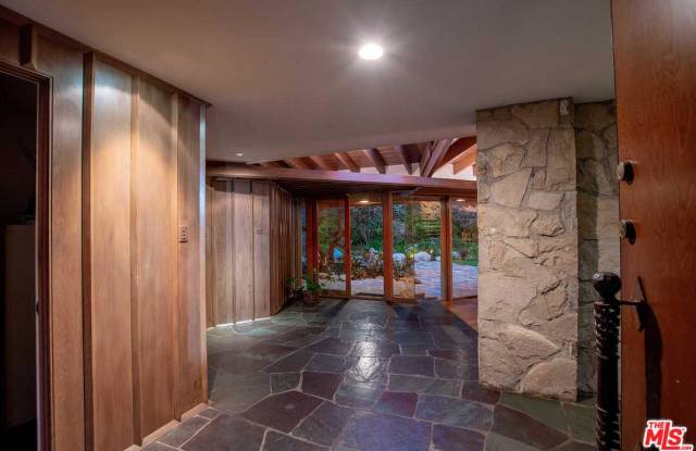 111 North GLENROY Avenue Gallery 4