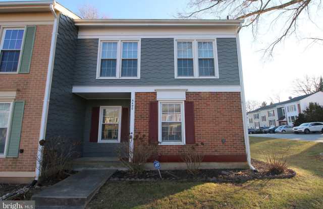 5490 SAFE HARBOR COURT - 5490 Safe Harbor Court, Kings Park West, VA 22032