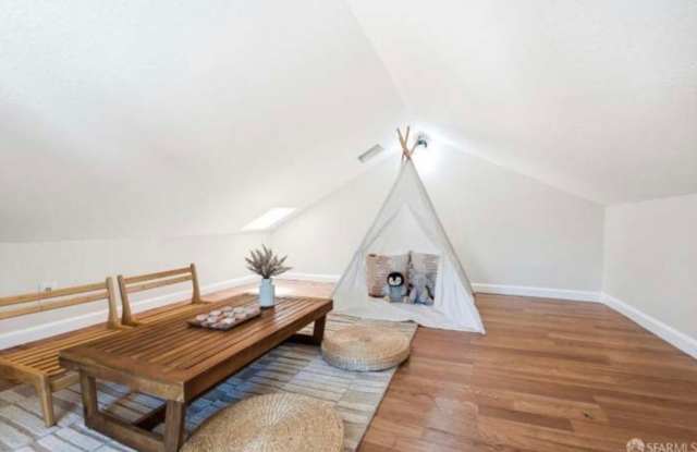 Charming 1 bedroom 1 office 1 loft House in Richmond Gallery 3