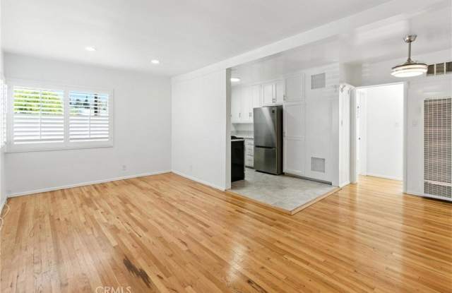 14205 Moorpark St. photos photos