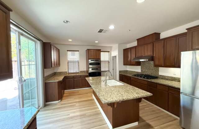Well-Maintained 4BD/3.5BA Single Family Home in Dublin's Positano Community! Gallery 4
