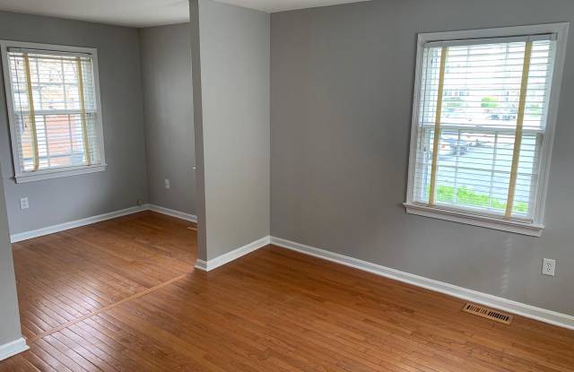 411 MAPLE COURT Gallery 3