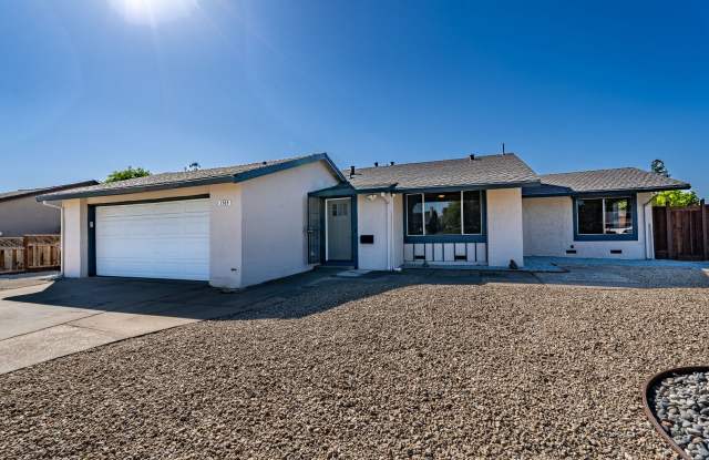 All Remodeled 4 Bedroom Home near Nordstrom Elementary School! photos photos