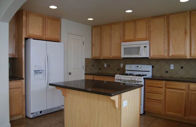 4-Bedroom Home in the Village at Somersett! - 7680 Stone Bluff Way, Reno, NV 89523