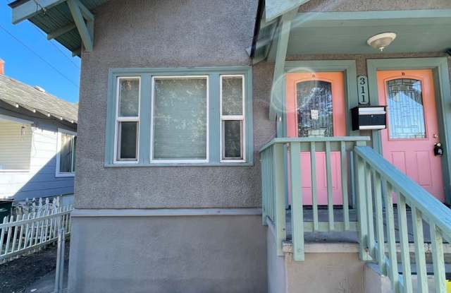 Charming Craftsman-Style Oversized 1 Bedroom Duplex with flex space for a den/walk in closet - 311 North 9th Street, Klamath Falls, OR 97601